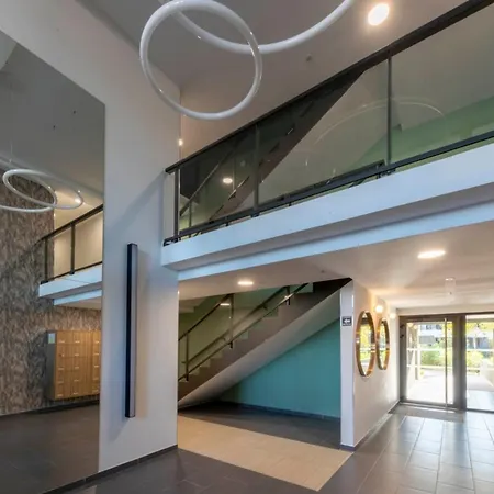 06ah - Superb Waterfront T2 - Swimming Pool Apartment